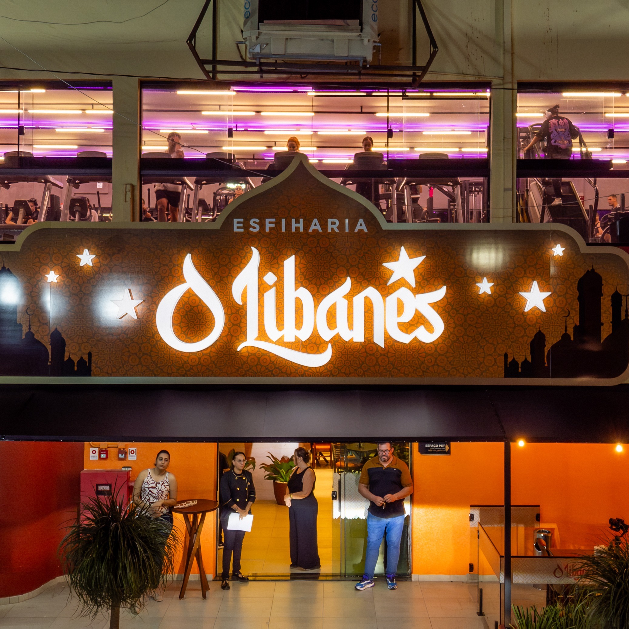 Mídia Digital de Prestígio em Clubes: Telas corporativas de anúncios instaladas no São João Tênis Clube, Cidade Satélite, Atibaia